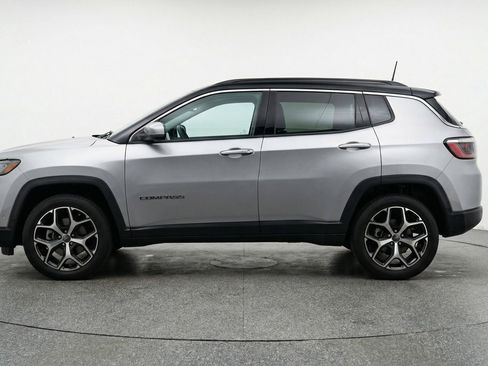 Used 2025 Jeep Compass Limited image 5