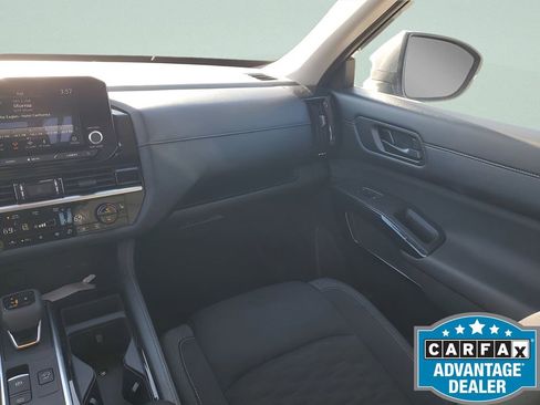 Used 2025 Nissan Pathfinder SV image 13