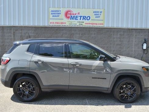 Used 2023 Jeep Compass Latitude w/ Convenience Group AWD/4WD image 9