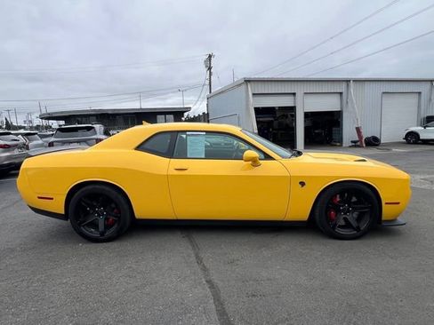 Used 2017 Dodge Challenger SRT Hellcat RWD image 6