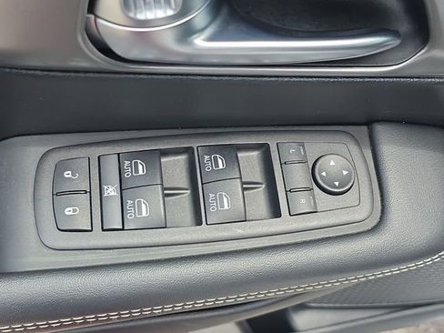 Used 2025 Chrysler Pacifica Select FWD image 20
