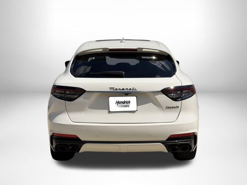 Used 2022 Maserati Levante Trofeo AWD/4WD image 9