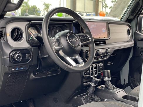 Used 2024 Jeep Wrangler Unlimited Sahara image 16