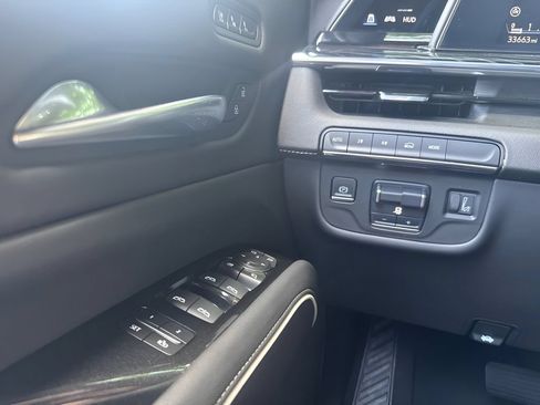Used 2021 Cadillac Escalade Sport AWD/4WD image 29