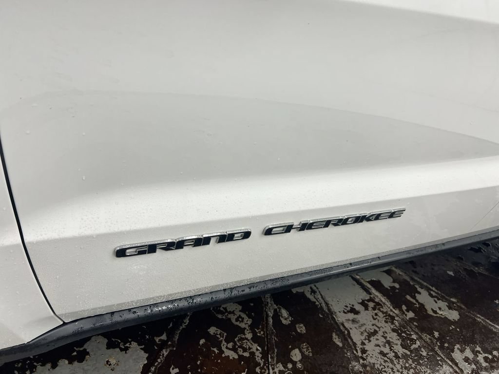 Used 2019 Jeep Grand Cherokee Limited AWD/4WD image 27