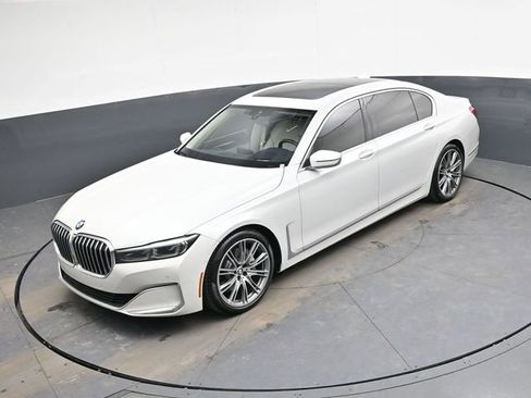Used 2020 BMW 740i w/ Premium Package image 25