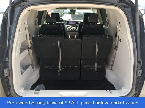 Used 2023 Chrysler Pacifica Touring-L FWD image 37