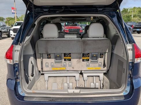 Used 2011 Toyota Sienna XLE w/ Entertainment Pkg FWD image 24