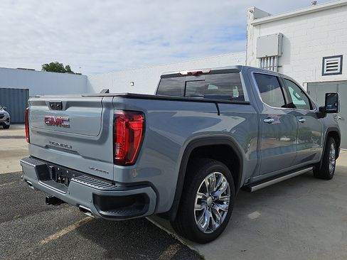 Used 2025 GMC Sierra 1500 Denali w/ Denali Reserve Package AWD/4WD image 8