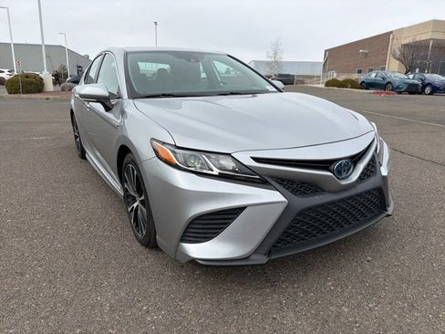 Certified 2019 Toyota Camry SE w/ Sunroof Package image 1