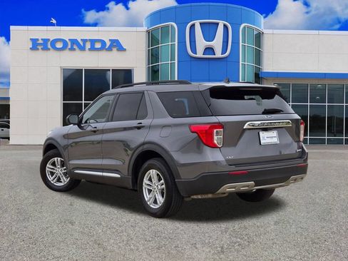 Used 2022 Ford Explorer XLT w/ Equipment Group 202A AWD/4WD image 5