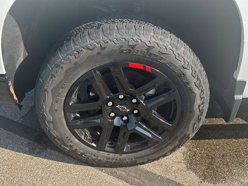 Used 2023 Chevrolet Silverado 1500 Custom Trail Boss AWD/4WD image 9