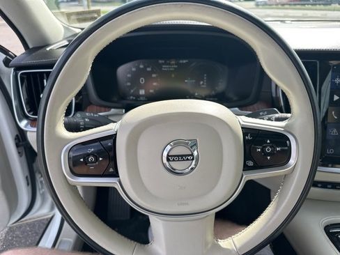 Used 2019 Volvo S60 T8 Inscription image 19