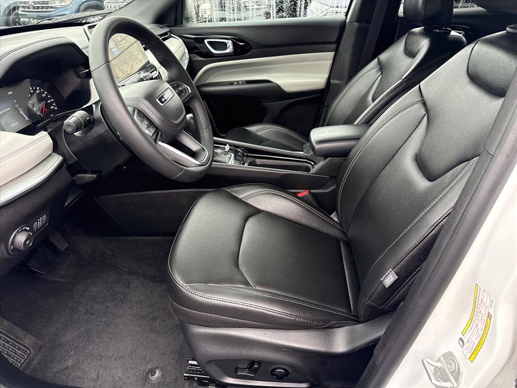 Used 2025 Jeep Compass Limited AWD/4WD image 9