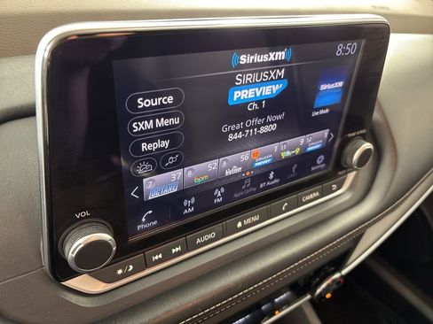 Used 2023 Nissan Rogue SV image 34