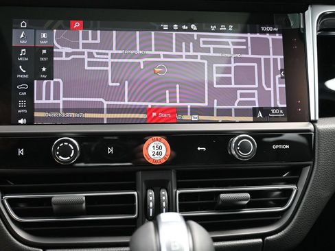 Certified 2026 Porsche Macan AWD/4WD image 10