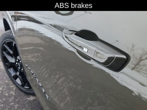 Used 2024 Chevrolet Traverse RS image 18