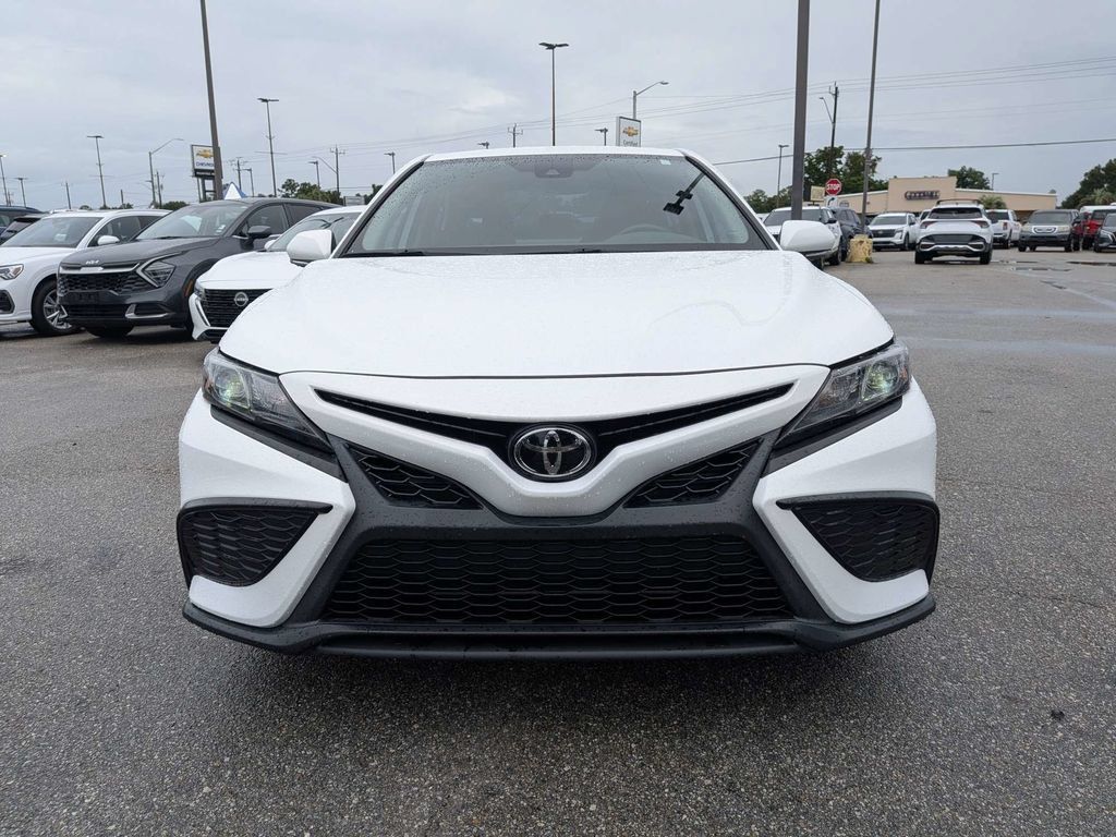 Used 2023 Toyota Camry SE FWD image 8