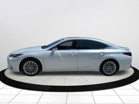 Certified 2022 Lexus ES 300h Ultra Luxury w/ Accessory Package 2 FWD image 7