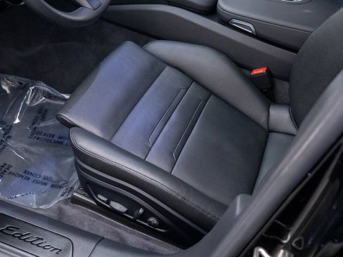 Used 2023 Porsche Panamera 4 Platinum Edition AWD/4WD image 16