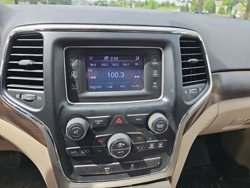 Used 2014 Jeep Grand Cherokee Laredo w/ Security & Convenience Group AWD/4WD image 21