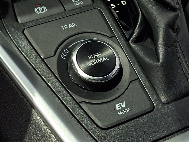 Used 2025 Toyota RAV4 XLE AWD/4WD image 26