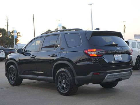 Certified 2025 Honda Pilot TrailSport image 4