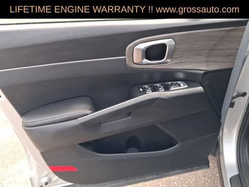 Used 2022 Kia Sorento S w/ Panoramic Sunroof Package AWD/4WD image 12