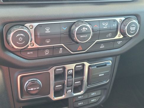 New 2026 Jeep Gladiator Sport AWD/4WD image 15