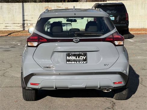 Used 2024 Nissan Kicks SV image 3