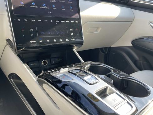 Used 2024 Hyundai Tucson Limited image 32