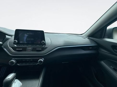 Certified 2025 Nissan Altima 2.5 S FWD image 18