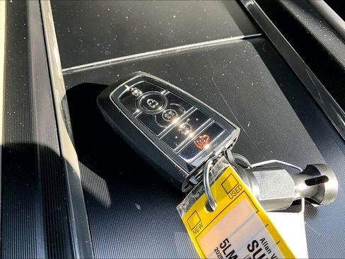 Used 2025 Lincoln Corsair Premiere image 11