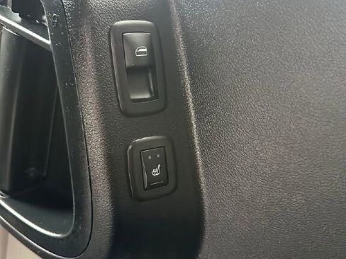 Used 2016 Chrysler Town & Country Limited FWD image 15