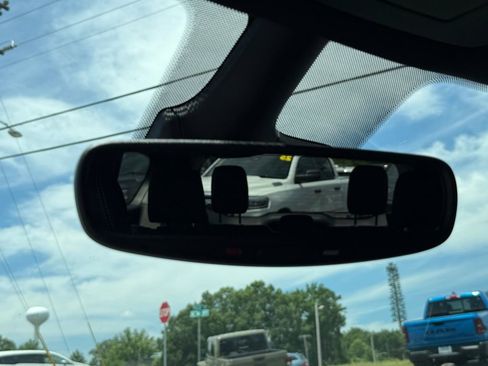 Used 2025 Chrysler Pacifica Select image 29