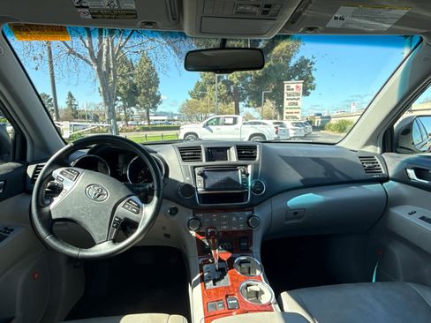 Used 2013 Toyota Highlander Limited image 34