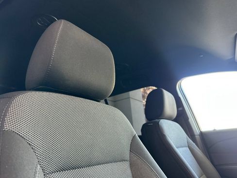 Used 2023 Chevrolet Traverse LT FWD image 18