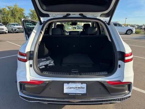 Used 2026 Genesis GV70 2.5T Select image 34