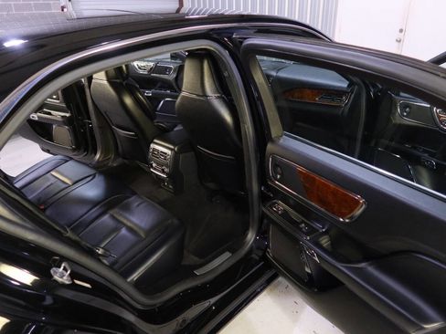 Used 2018 Lincoln Continental Reserve image 14