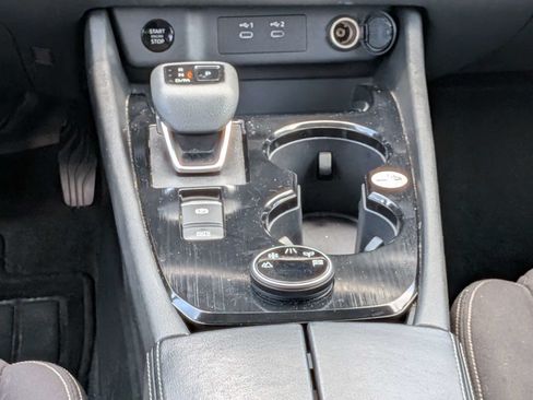 Used 2024 Nissan Rogue S AWD/4WD image 18