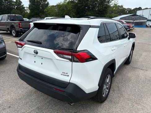 Used 2022 Toyota RAV4 XLE w/ Convenience Package AWD/4WD image 5