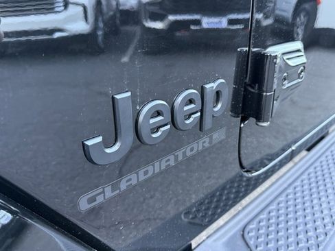 New 2025 Jeep Gladiator Sport image 11