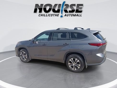 Used 2021 Toyota Highlander XLE image 6