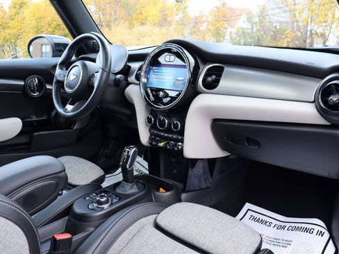 Used 2022 MINI Cooper SE w/ Driver Assistance Package image 18