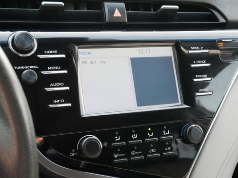 Used 2018 Toyota Camry LE image 22