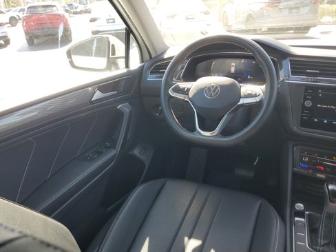 Used 2023 Volkswagen Tiguan SE image 14