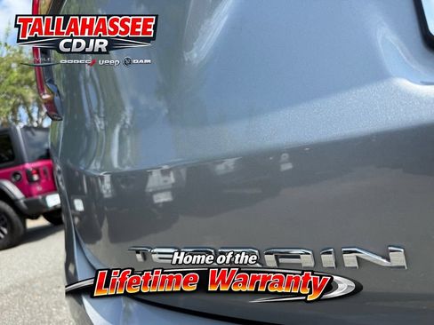 Used 2024 GMC Terrain SLE AWD/4WD image 6
