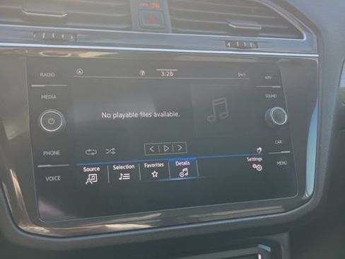 Used 2021 Volkswagen Tiguan SE FWD image 41