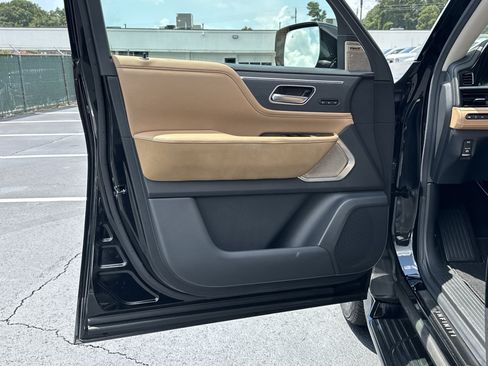 Used 2025 INFINITI QX80 Sensory AWD/4WD image 10