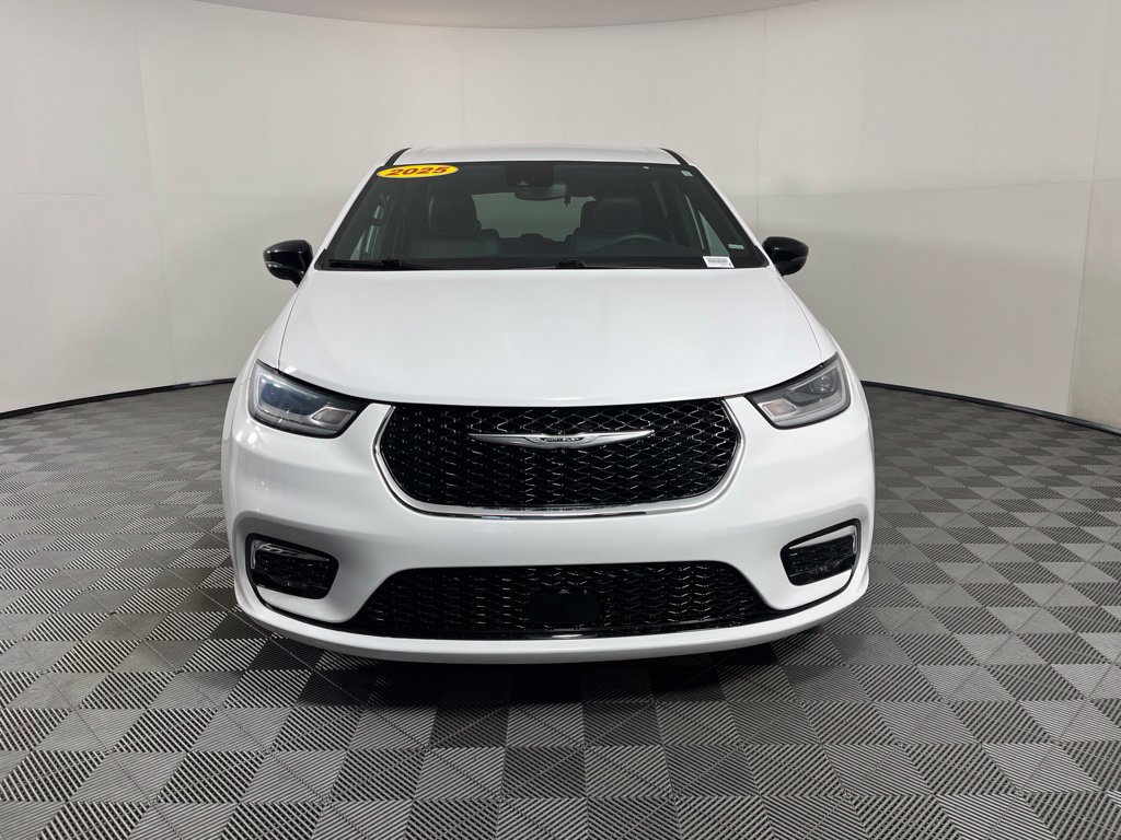 Used 2025 Chrysler Pacifica Select FWD image 16
